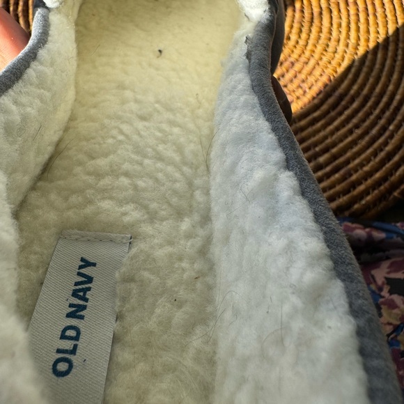 Old navy men’s 12 blue house inner fuzzy shoe… - Picture 4 of 4